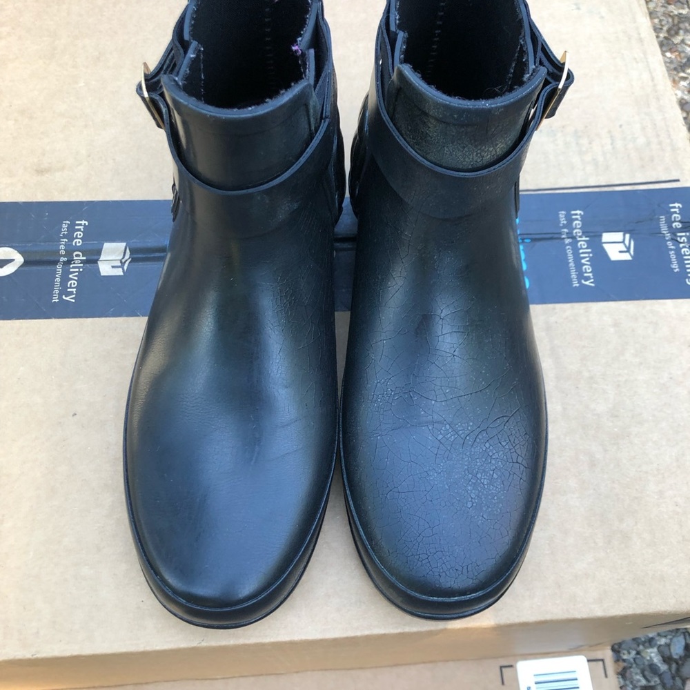 Preowned women’s Hunter ankle boots 6 US